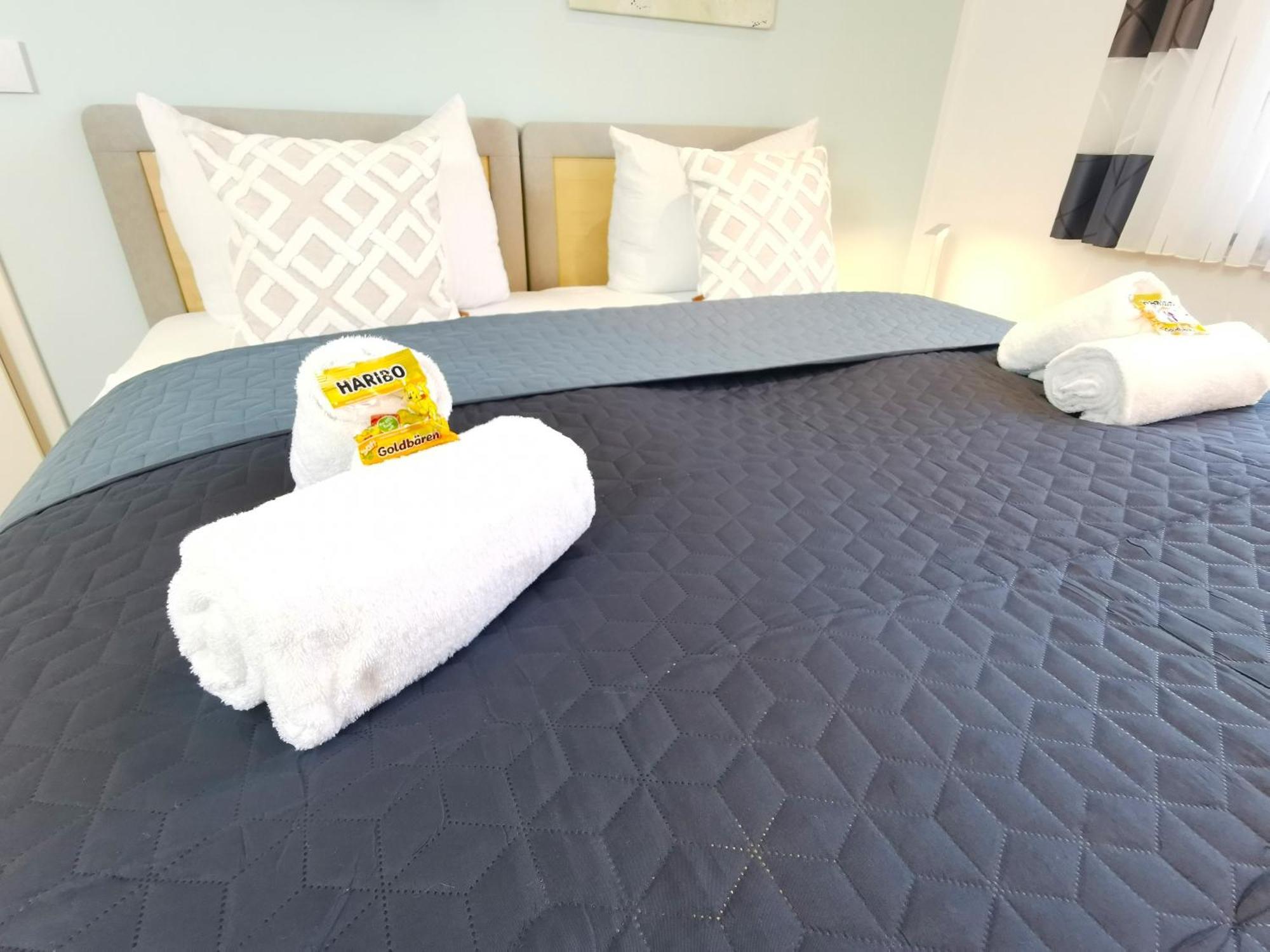 Bohnapartments Luxury Villa Berlin - 210Qm - Wintergarten - Kamin - 4 Kostenlose Parkplaetze - 6 Schlafzimmer - Neubau - Luxusausstattung Биркенвердер Экстерьер фото